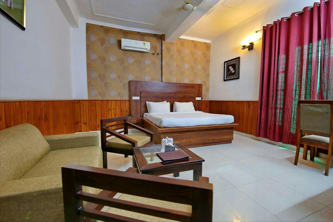 Red Apple Hotel Sangrur Bagian luar foto